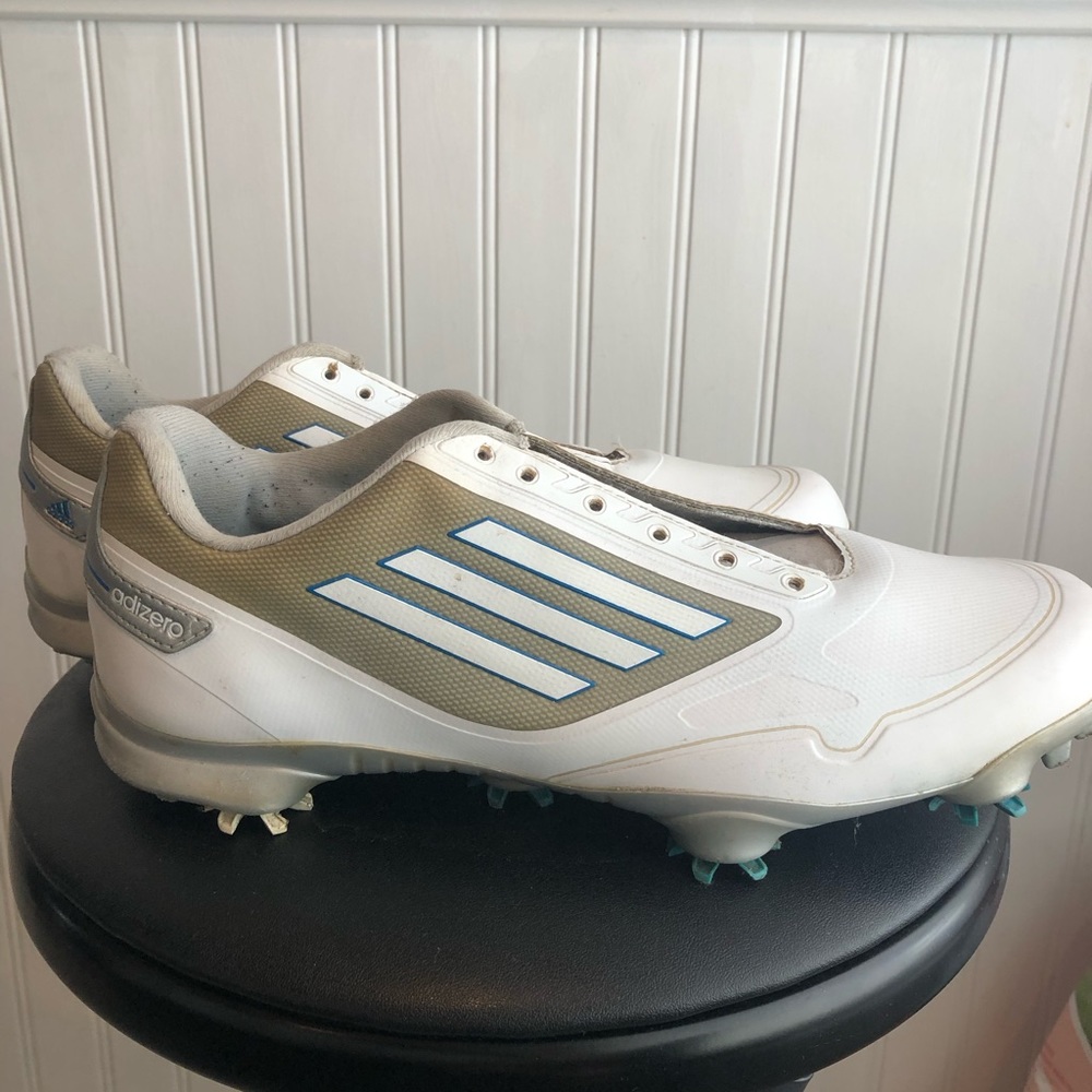 Golf shoes cleats